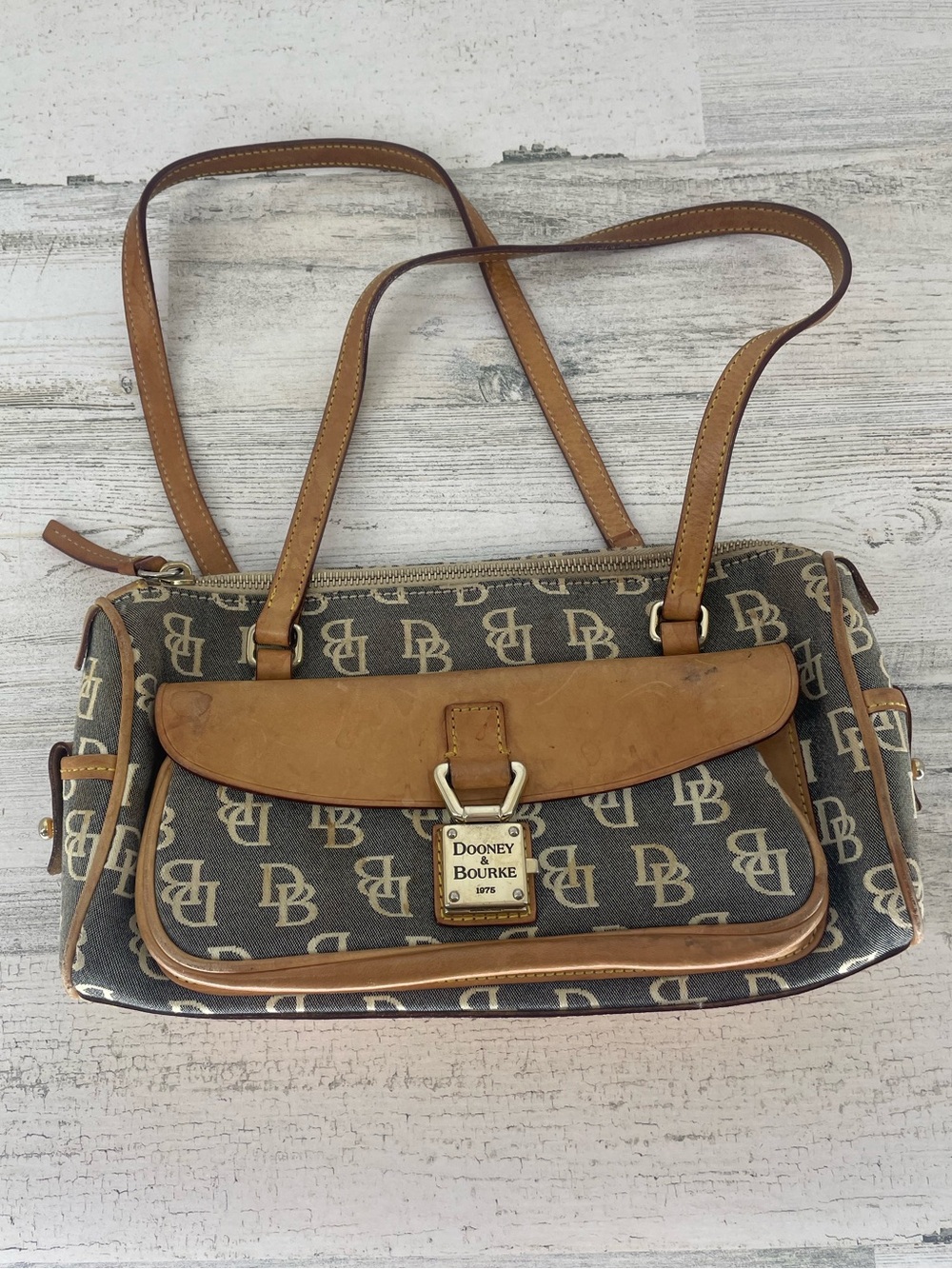 Women's Tan Dooney & Bourke Small Domed Pocket Satchel Bag Top Handle Vintage - Picture 1 of 8